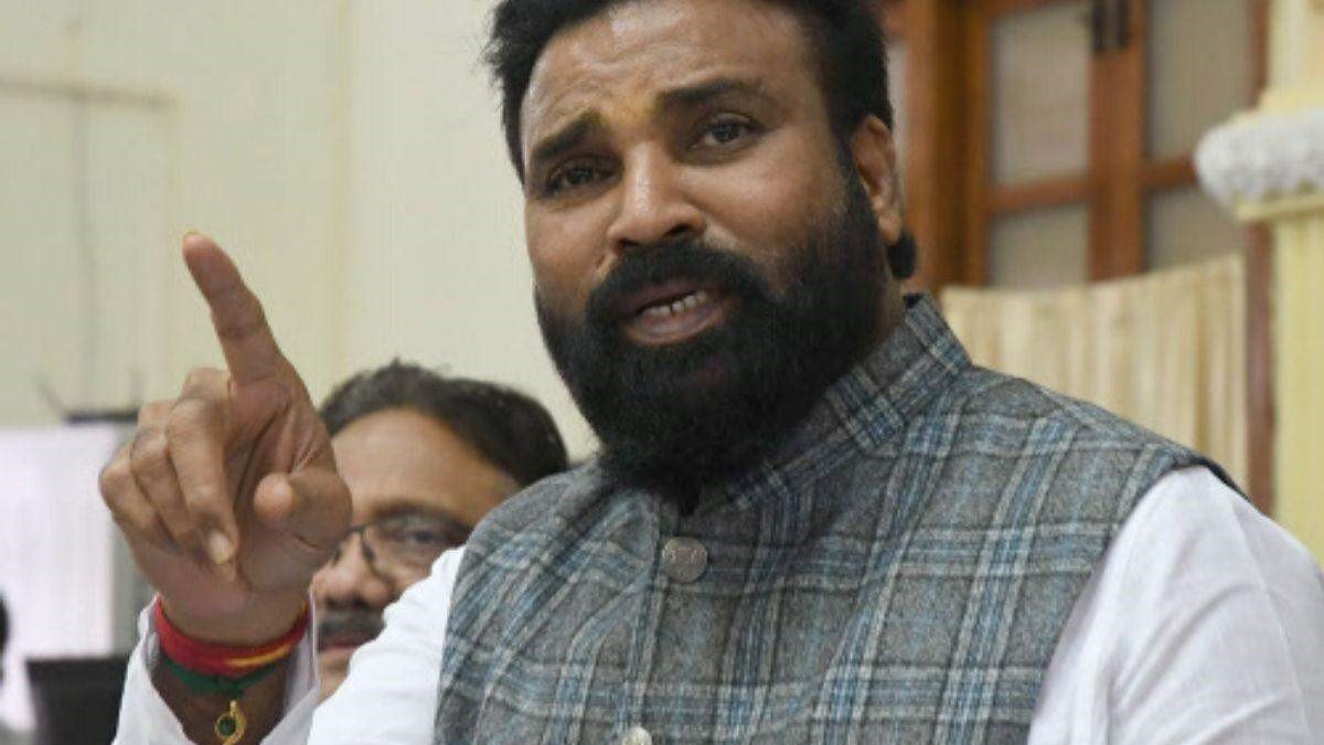 ಹಿಜಾಬ್ನಲ್ಲಿ ಮುಳುಗಿರುವ ಸರ್ಕಾರ, ಸಾರಿಗೆ ಸಿಬ್ಬಂದಿಗೆ 2 ವರ್ಷದಿಂದ ಸಮವಸ್ತ್ರವನ್ನೇ ನೀಡಿಲ್ಲ